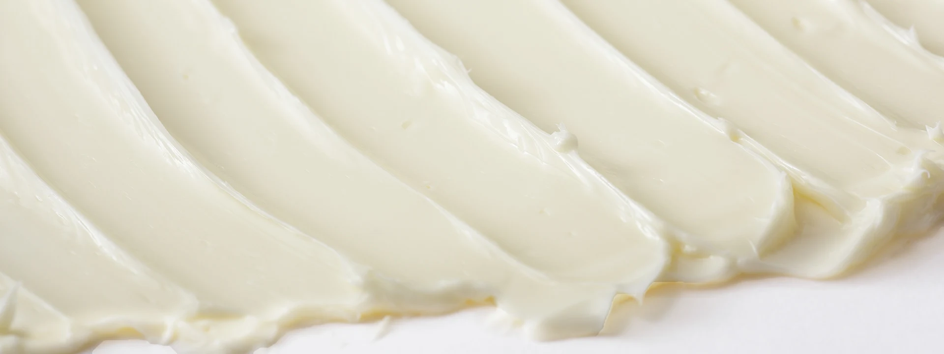 issenka — Cream-colored ingredient texture